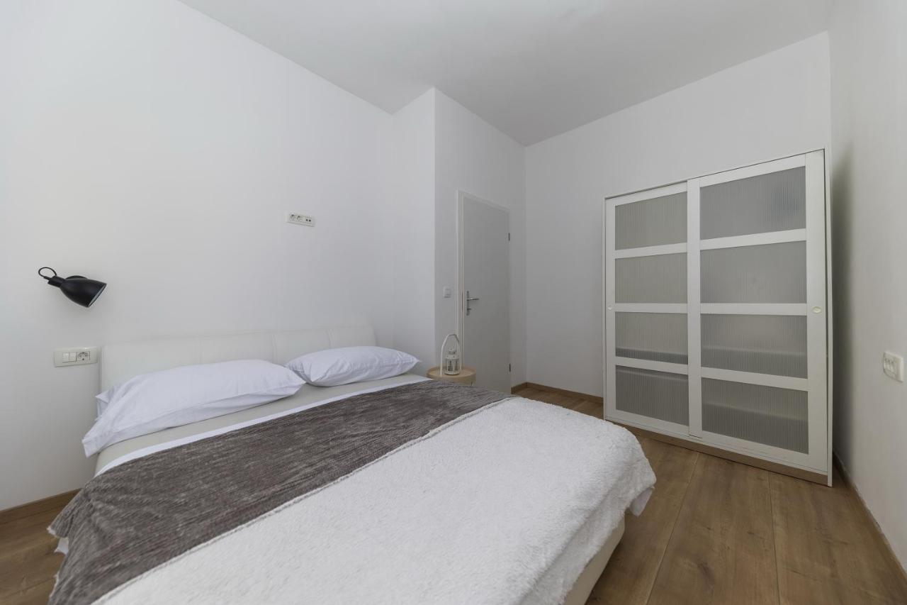 Apartments 23 And 25 With Free Private Parking ザダル エクステリア 写真